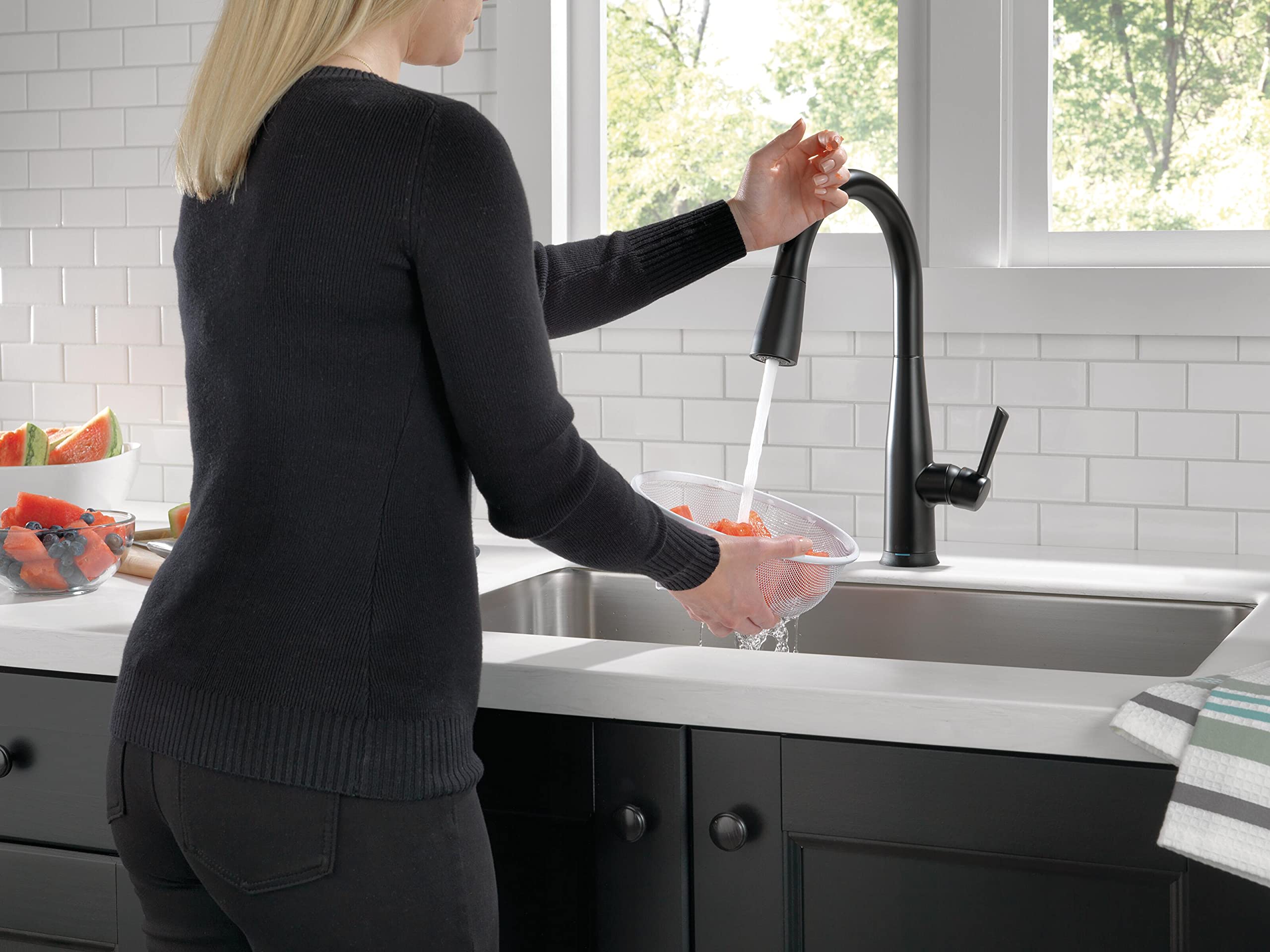 Delta Faucet Essa VoiceIQ Touchless Kitchen Faucet